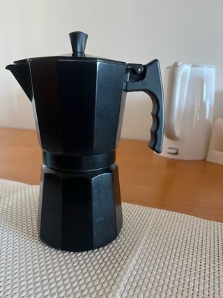 Cafetera italiana negra