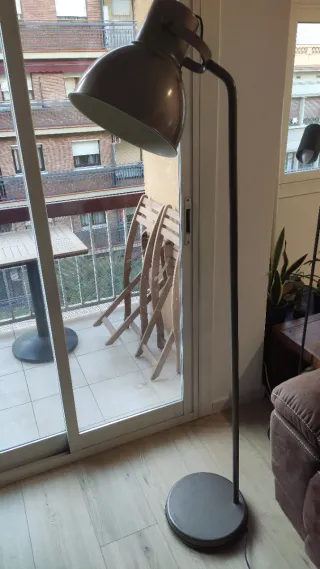 Lámpara de pie Hektar Ikea gris