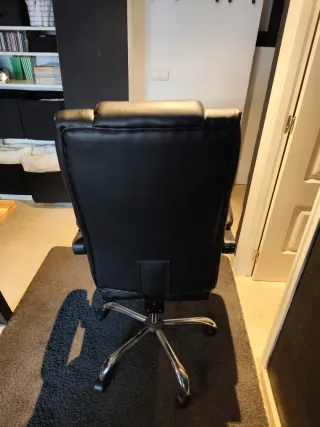 Silla de oficina ergonómica negra