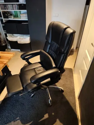 Silla de oficina ergonómica negra