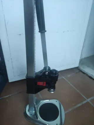 Taponadora manual corcho y chapas