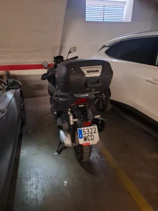 Honda ADV 350 gris - Maxiscooter