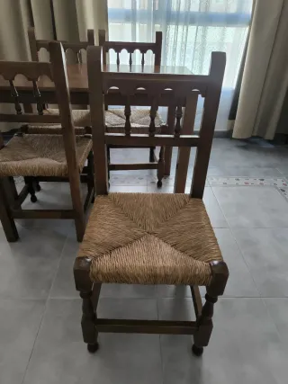 Mesa de comedor madera y 5 sillas