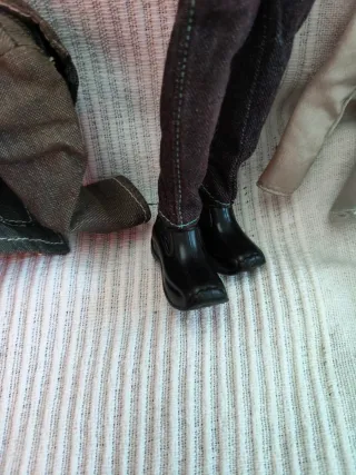 Muñeco Ken Barbie con 2 trajes