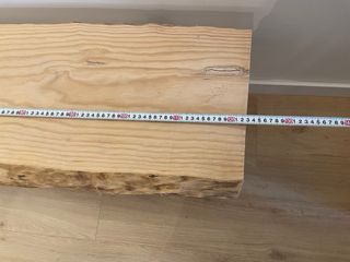 Banco de madera rústico con patas negras