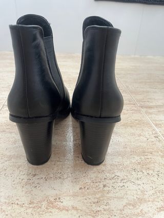 Botines negros tacón