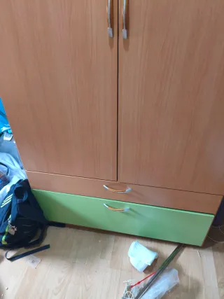 Armario de madera y metal