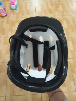 Casco infantil rosa con pegatinas