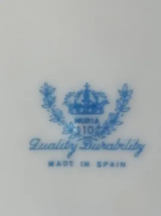 Vajilla de porcelana con flores