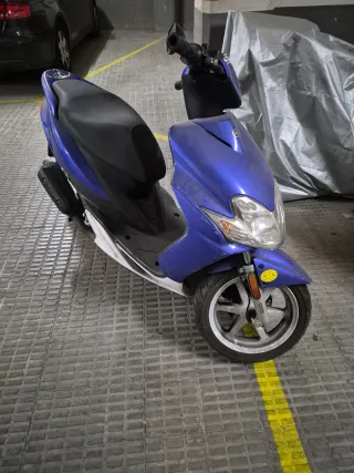 Yamaha JogRR Scooter Azul y Negro