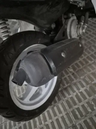 Yamaha JogRR Scooter Azul y Negro