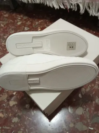 Zapatillas Michael Kors Blancas y Doradas