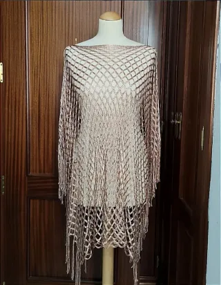 Vestido y bolso de playa.