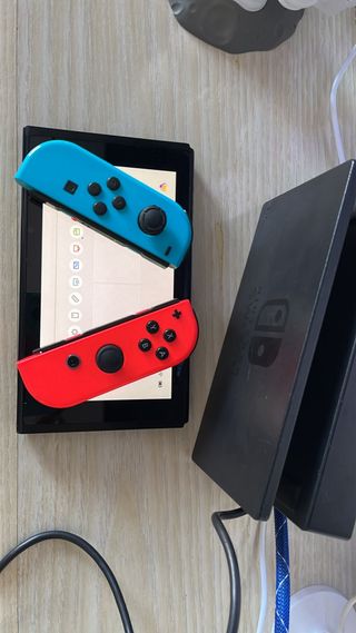 Nintendo Switch Gris y Rojo