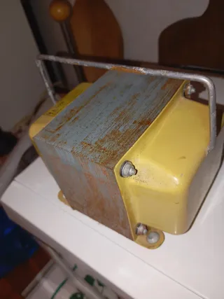 Transformador LOYJE 1000 VA 125-220V
