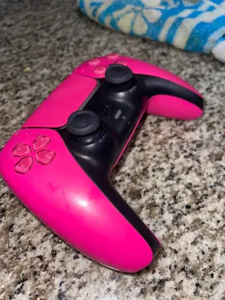 Mando PS5 Rosa y Negro con CD fc25