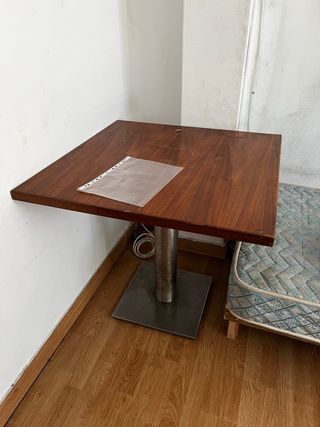 Tavolo da bar in legno e metallo