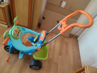Triciclo para bebé con manillar