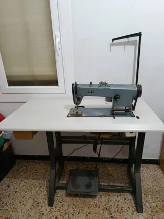 Máquina de coser Alfa eléctrica