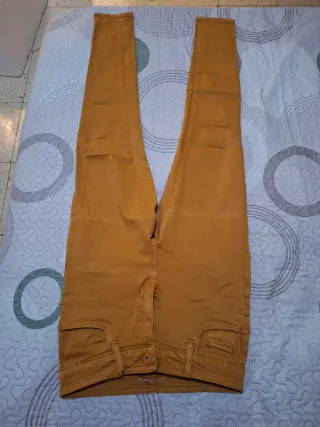 Vaqueros color mostaza