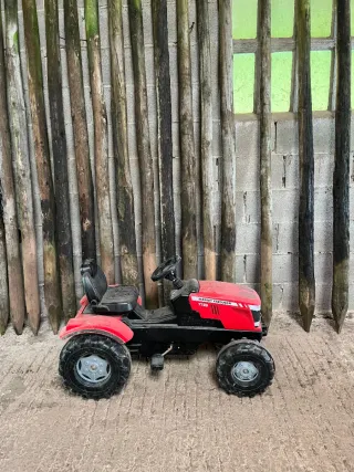 Tractor de pedales Massey Ferguson