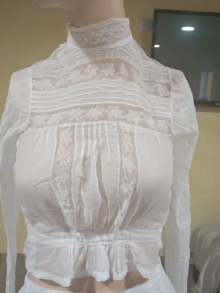 Conjunto vintage blusa y falda con encaje y museli