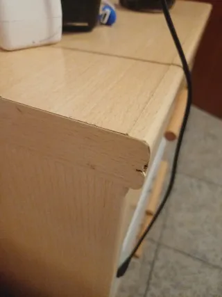 Mesita de noche madera y blanco