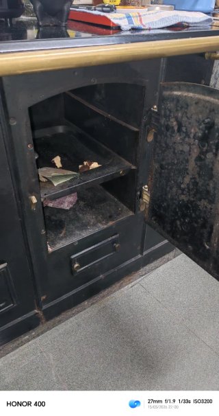 Cocina Económica a Leña Negra y Dorada