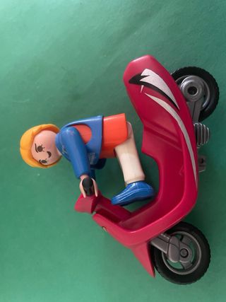 Playmobil motorista con moto roja