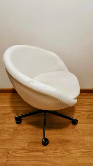 Silla IKEA giratoria, ruedas piel sint. y regulble