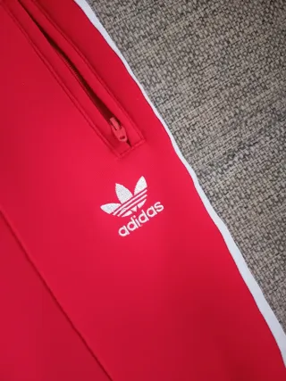 Pantalones Adidas original rojos en perf estado