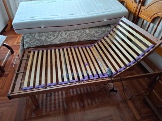 Cama con somier articulado de 90x190 cm