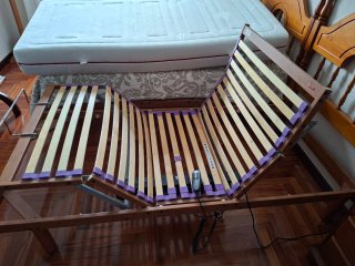 Cama con somier articulado de 90x190 cm