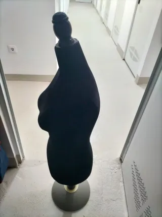 Maniquí de pana negro