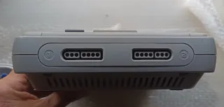 Super Nintendo con 2 mandos, cables y Everdrive.