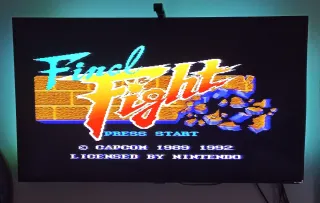 Super Nintendo con 2 mandos, cables y Everdrive.