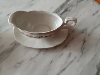 Salsero de porcelana con detalles dorados