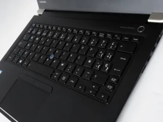 TOSHIBA ORDENADOR PORTÁTIL LAPTOP i7 SSD