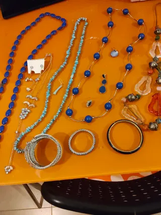 Lote. Gioielli blu