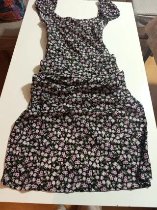 Vestido floral Bershka talla M