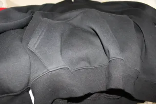 Sudadera Essentials Negra Nueva Precio Necociable.