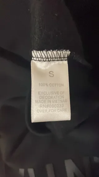 Sudadera Essentials Negra Nueva Precio Necociable.