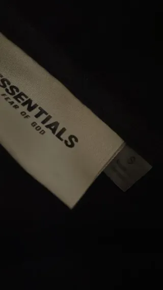 Sudadera Essentials Negra Nueva Precio Necociable.