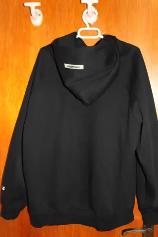 Sudadera Essentials Negra Nueva Precio Necociable.