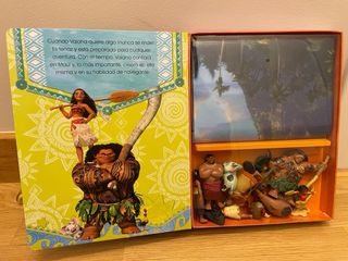 Libro Vaiana con figuritas.