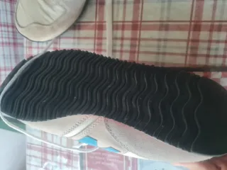 Zapatillas New Balance Beige y Azul. 24cm de pie