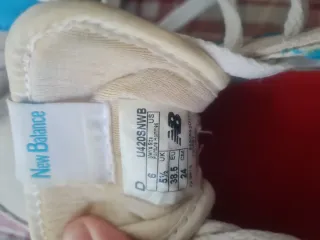 Zapatillas New Balance Beige y Azul. 24cm de pie