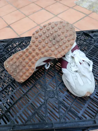 Zapatillas New Balance Blancas y Rojas