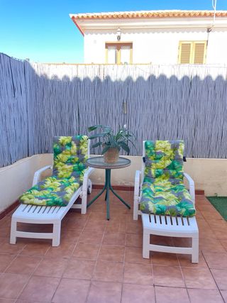 2 Hamacas de plástico con cojines