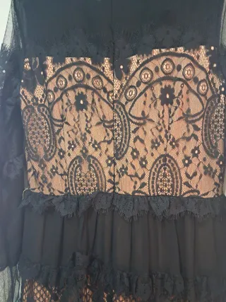 Abito inconnue pizzo e tulle nero